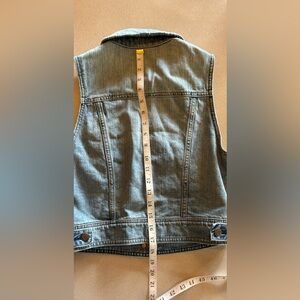 American Eagle Denim Vest.  Ladies Sz. medium.  No smoking household. Like new!